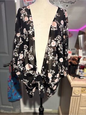 NWOT Breezy Lane Black Sheer Floral Tie-Front Kimono